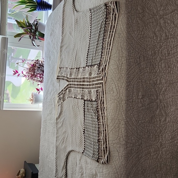 Rose & Olive Elegant Black and White Women's Top - Picture 1 of 7